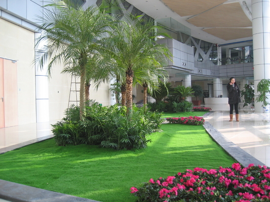자연적인 보는 실내 인공적인 잔디, 정원사 노릇을 하기를 위한 4000Dtex 15mm 잔디
